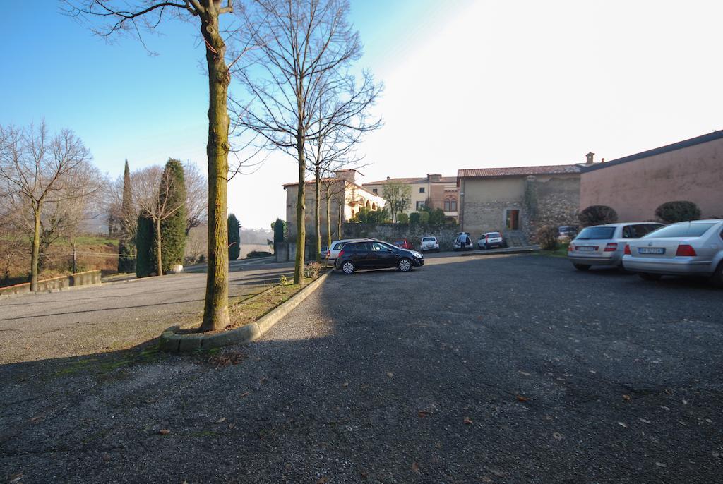 Villa Santa Maria Dell'Arco - Centro Oreb Cazzago San Martino ภายนอก รูปภาพ