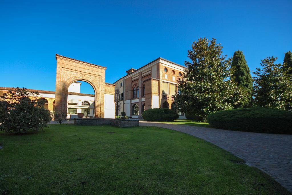 Villa Santa Maria Dell'Arco - Centro Oreb Cazzago San Martino ภายนอก รูปภาพ