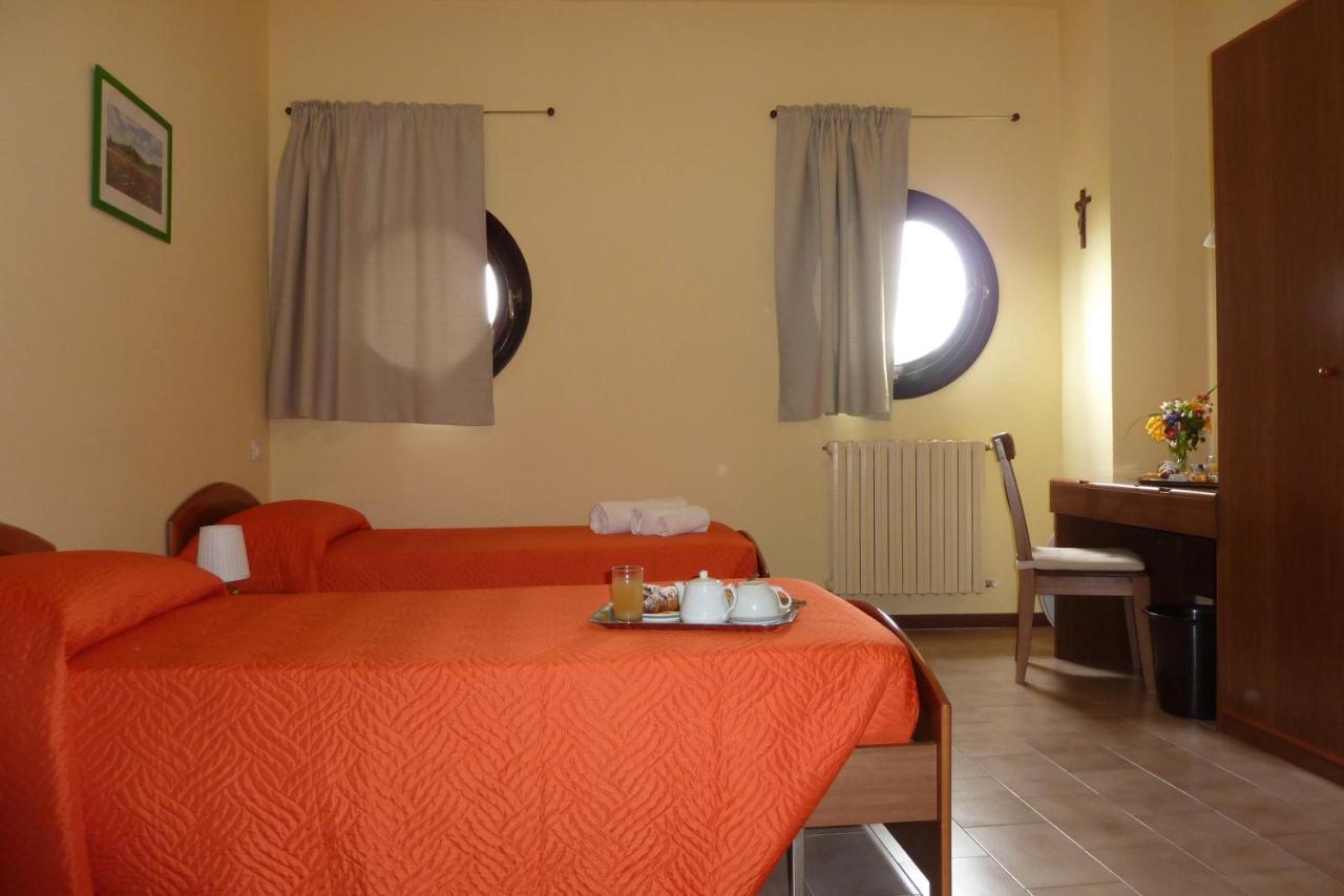 Villa Santa Maria Dell'Arco - Centro Oreb Cazzago San Martino ภายนอก รูปภาพ